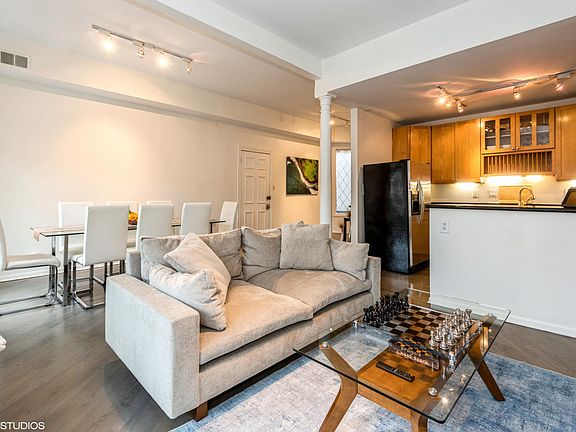 3rd image of 728 W Aldine Ave APT 3E