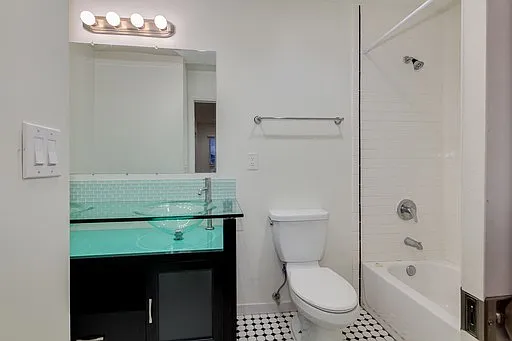 22nd Street Apartments 3015 — Photo 11