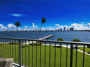 3040 Lake Shore Dr APT 305, Riviera Beach, FL 33404