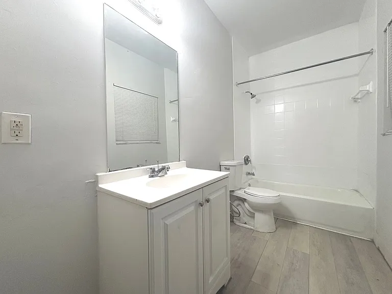 1218 NW 8th Pl — Photo 7