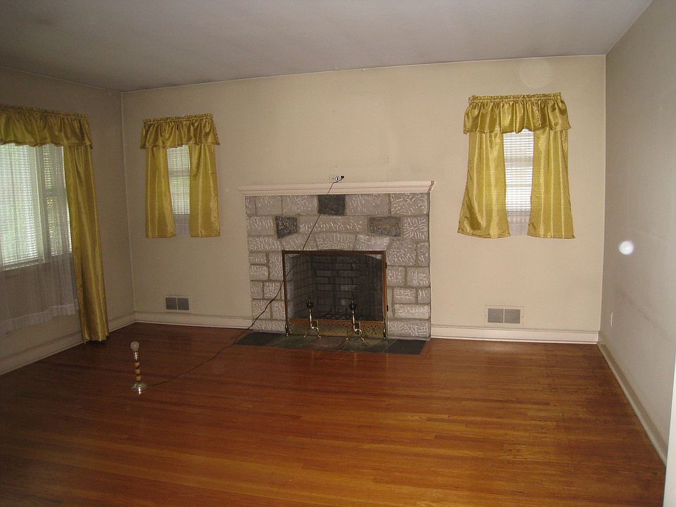2nd image of 1139 Woodmere Pl