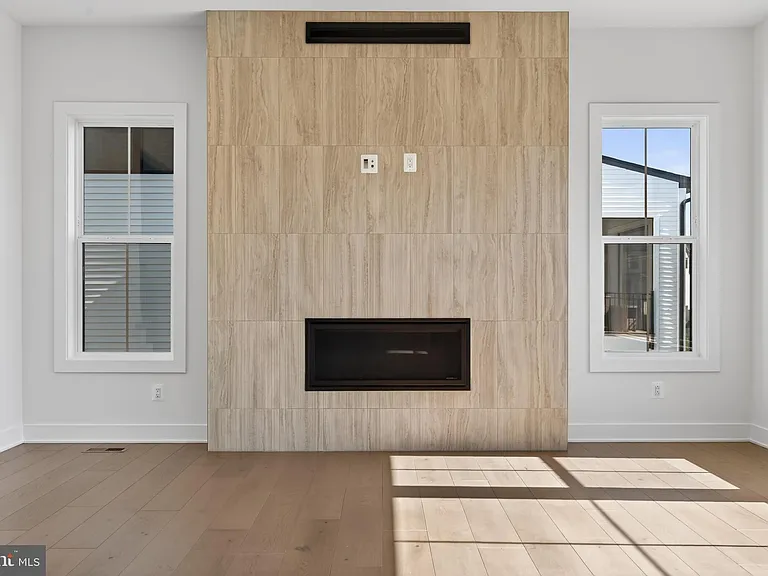 861 N Manchester St — Photo 24