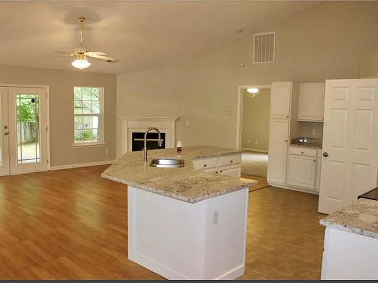 216 Rivers Edge Dr — Photo 4