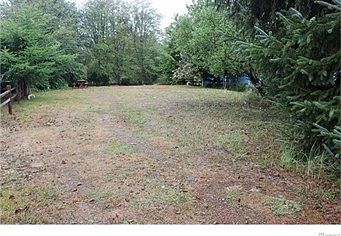 1st image of 707 Island Cir SE