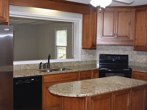 4th image of 210 Crestwood Dr