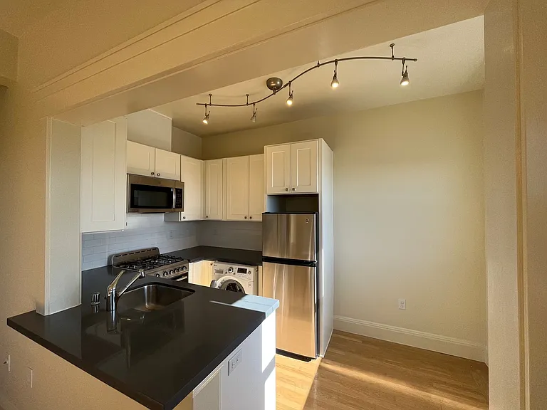 1525 Spruce St #33 — Photo 4