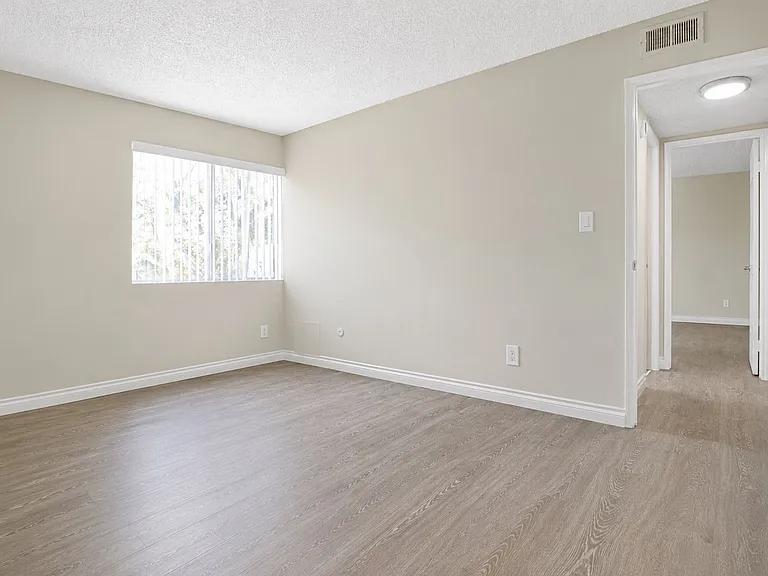 18100 Roscoe Blvd Northridge, CA 91325 — Photo 23