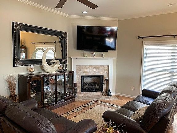 4th image of 553 Shelby Cir
