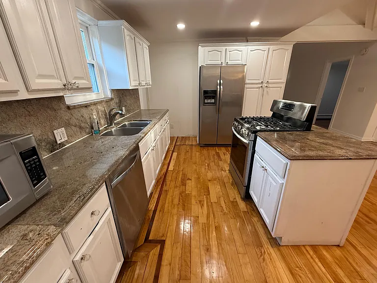 2 Bancroft Ln — Photo 13