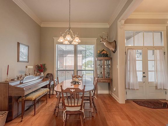 5th image of 10808 Hillbrook Ave