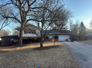 4718 N Idlewood Ct, Peoria, IL 61614