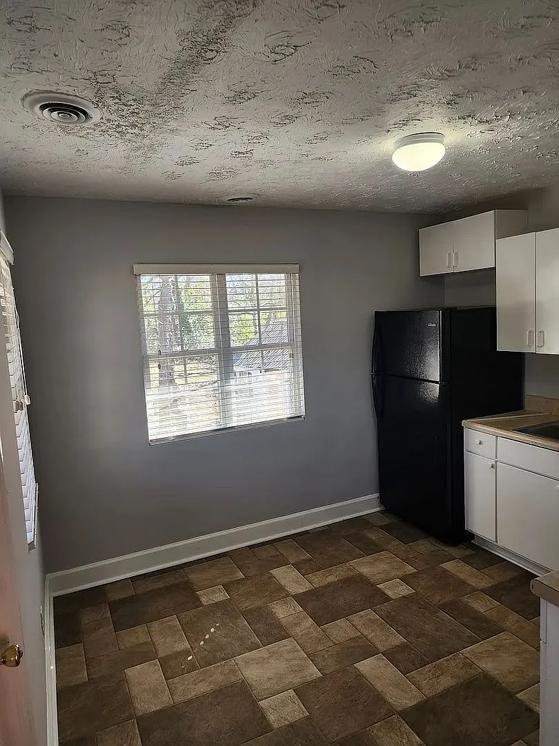 Room in 2 Bedroom Home at 8th St — Photo 3