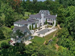 320 Farmington Dr, Charlottesville, VA 22901