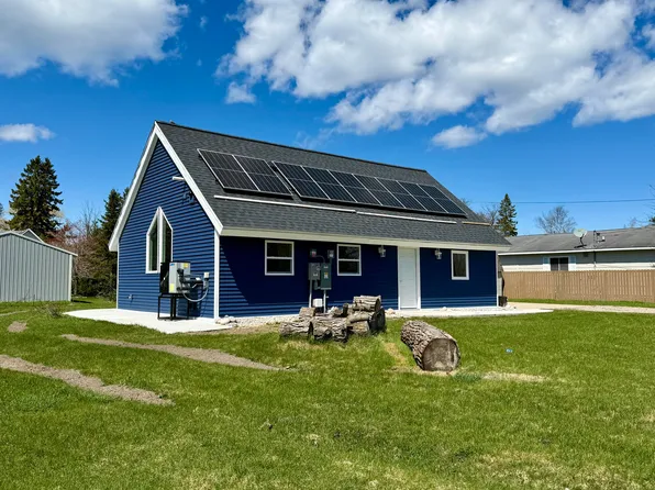 415 George St, Cheboygan, MI 49721