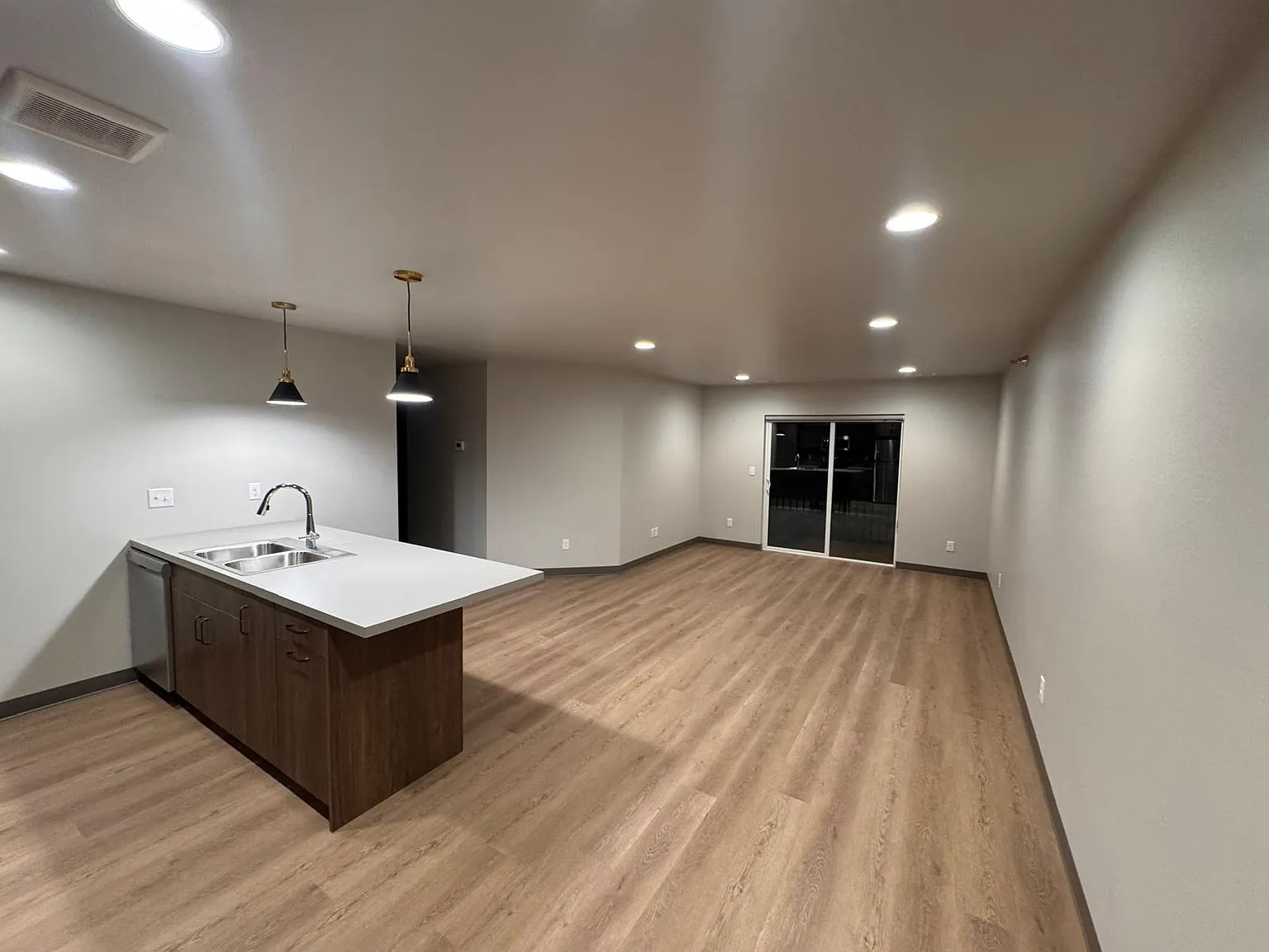 3 bed, $1,250 — Photo 4
