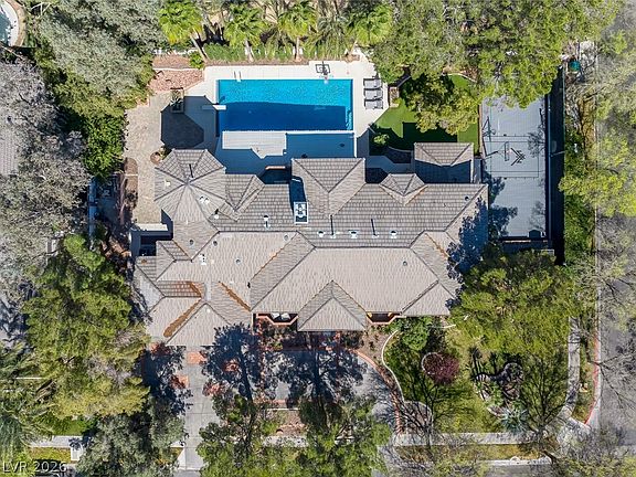 3rd image of 2239 Chatsworth Ct