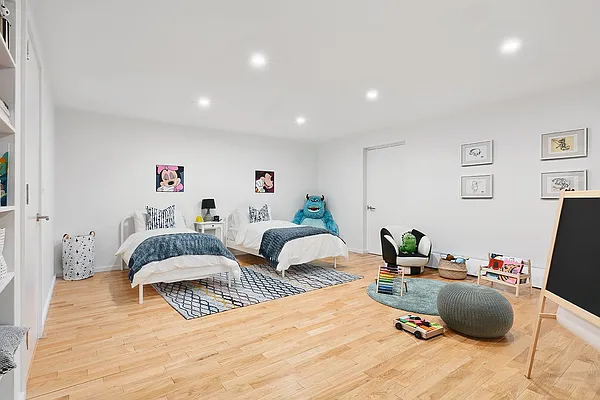 Sold by Compass | media 30