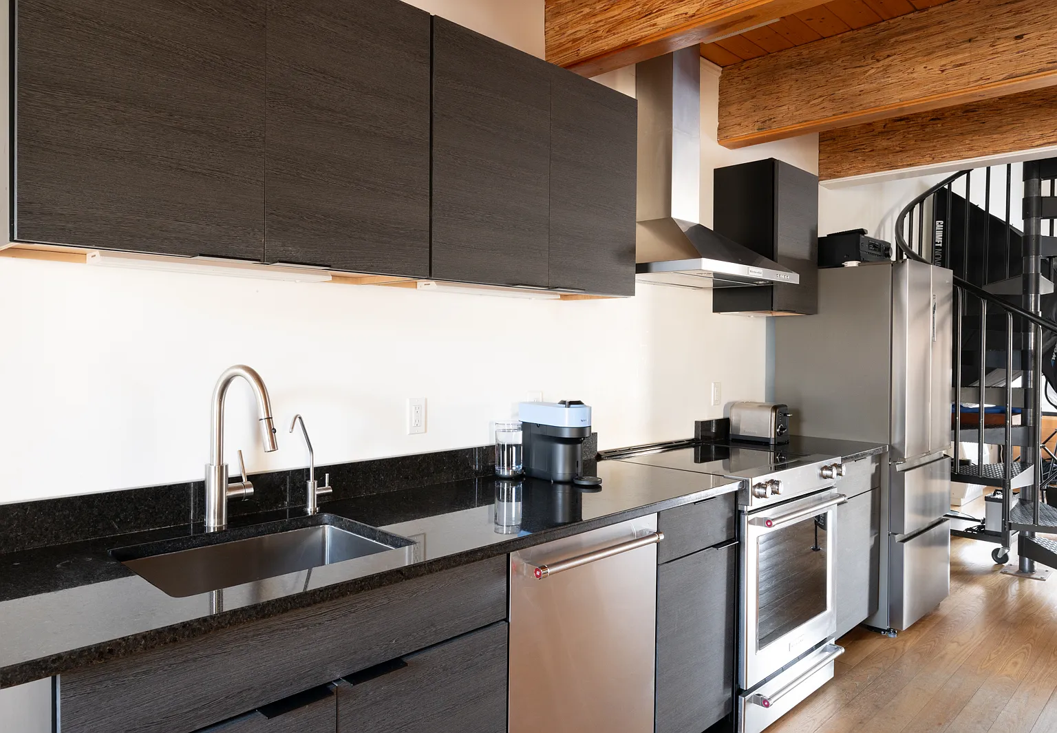 Studio, 900 sqft, $1,800 — Photo 2
