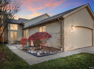 43151 W Kirkwood Dr, Clinton Township, MI 48038