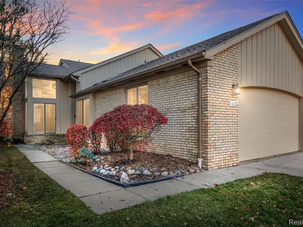 43151 W Kirkwood Dr, Clinton Township, MI 48038