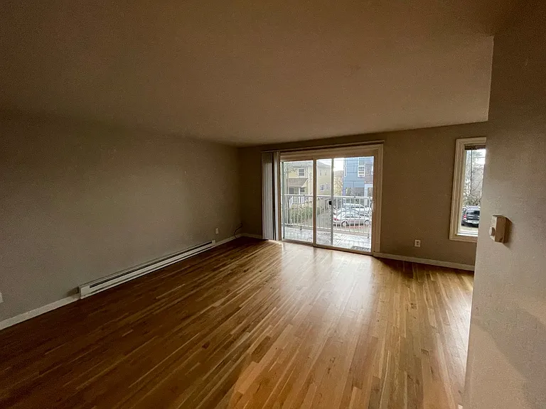 744 Belmont Pl E — Photo 6