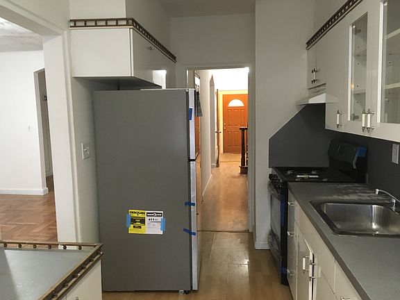 4th image of 1048 Stratford Ave