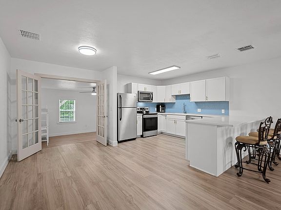 5th image of 715 W Wilson Ave