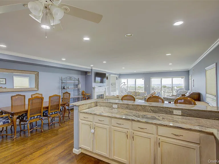 1051 Oceanfront #6 — Photo 17