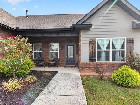 104 Creekstone Dr, Tullahoma, TN 37388