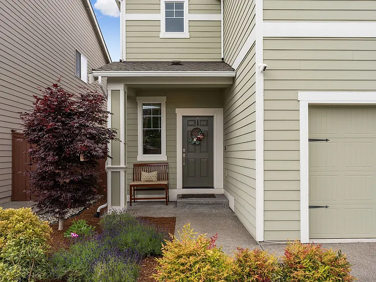 3273 Hanna Dr NE — Photo 2