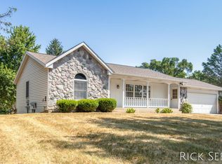 13176 Shutter Dr SE, Lowell, MI 49331