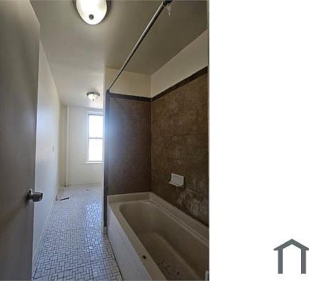5th image of 506 S Broadway APT 4C