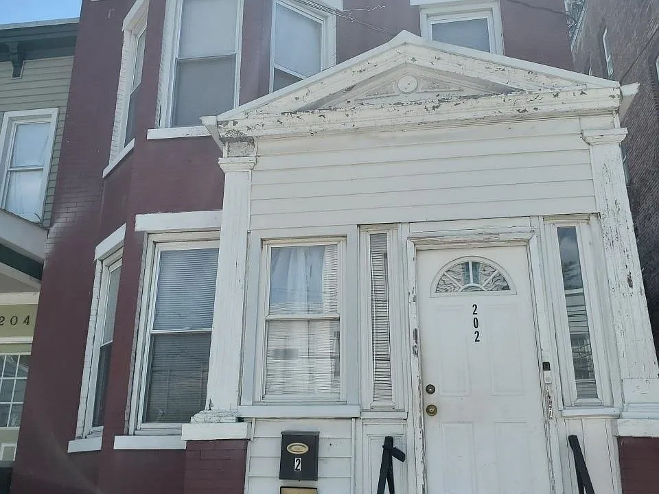 202 Delaware Ave #2