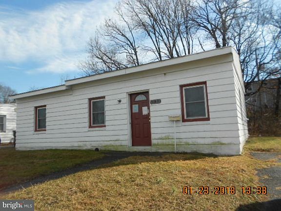 2nd image of 122 Bunche Blvd