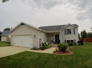 1162 Peregrine Dr SE, Rochester, MN 55904