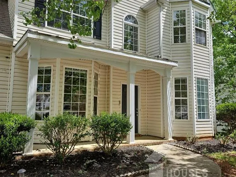 210 Stapleford Park Dr — Photo 2