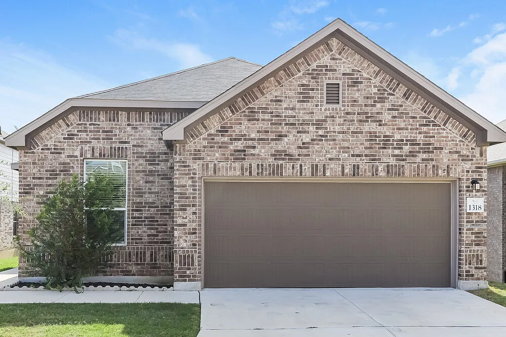 4 bed, 2.0 bath, 1702 sqft, $1,940 — Photo 1