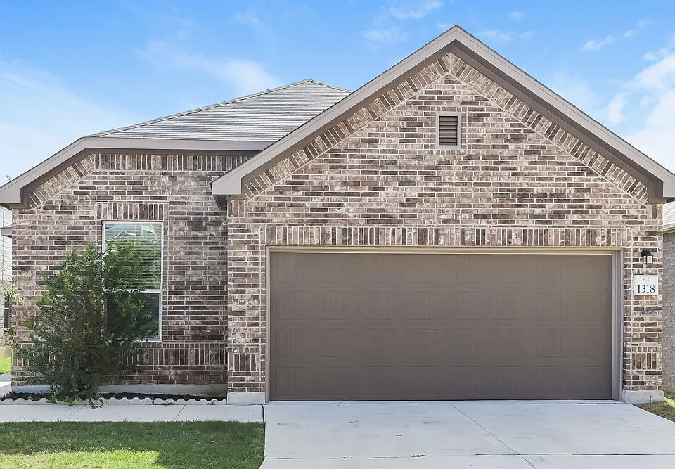 1318 Hawk Ct