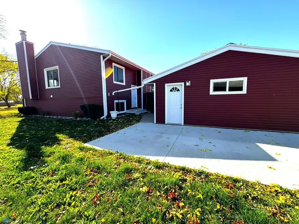 2131 2nd Ave E, West Fargo, ND 58078