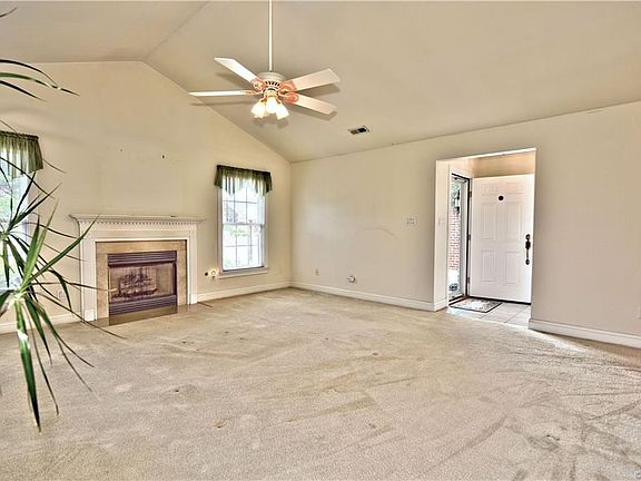 3rd image of 429 Cobblestone Dr