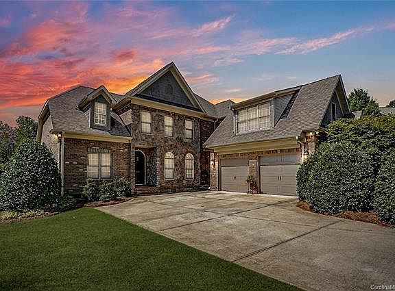 4th image of 4823 Rockwood Dr