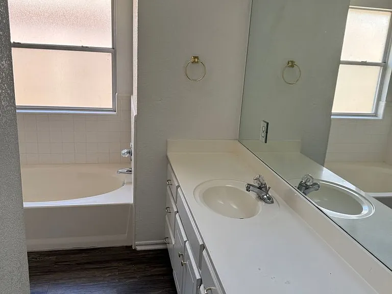 2916 Glasgow Dr — Photo 10