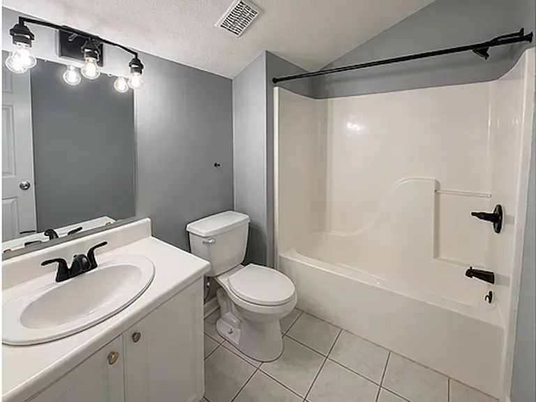 246 Lynhaven Dr — Photo 14