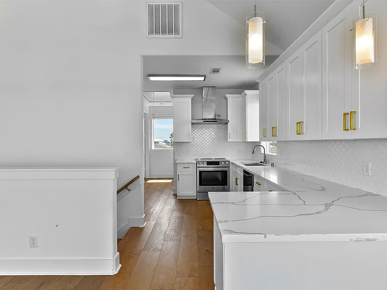 4006 Fort Bend Dr — Photo 8