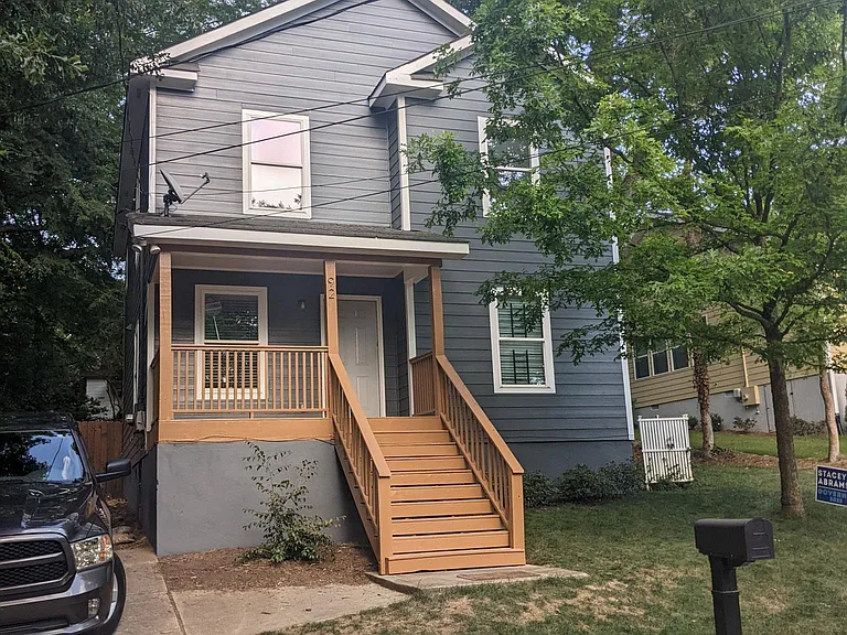 924 Smith St SW — Photo 1
