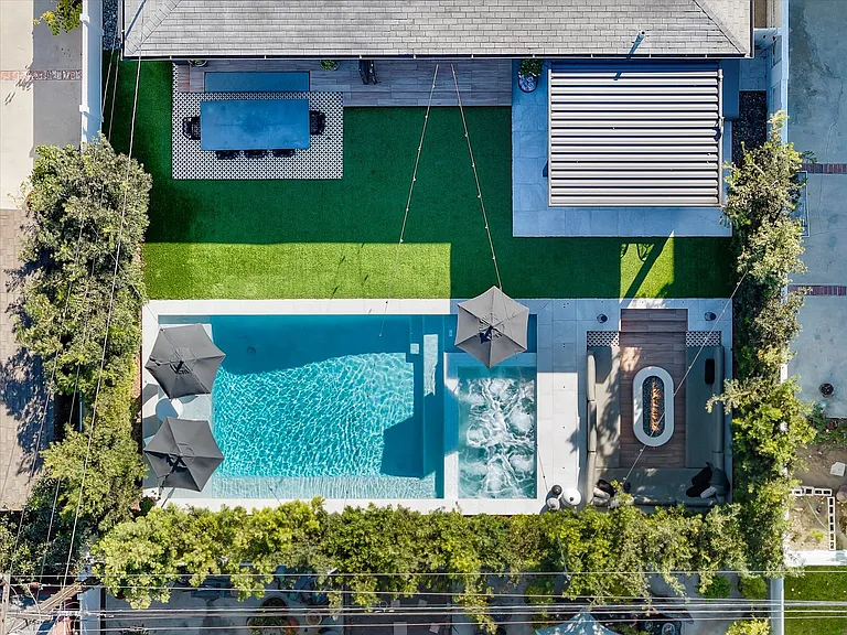 2219 Graham Ave — Photo 7