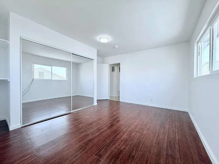 1915 S Longwood Ave #5 — Photo 14