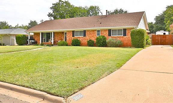 3rd image of 2033 Brentwood Dr
