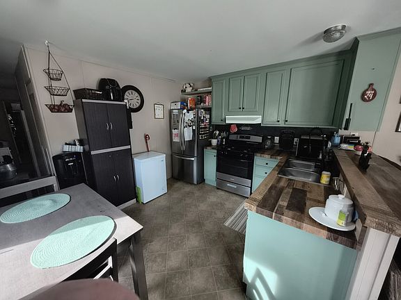 2nd image of 127 Pickwick Dr