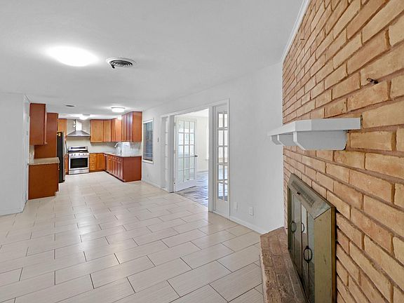 5th image of 5554 Beechnut St